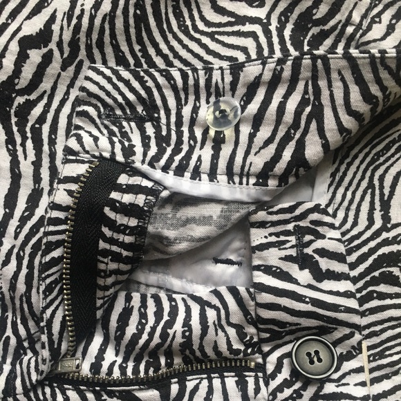 Madison zebra pattern linen blend shorts size 14. - Picture 4 of 5